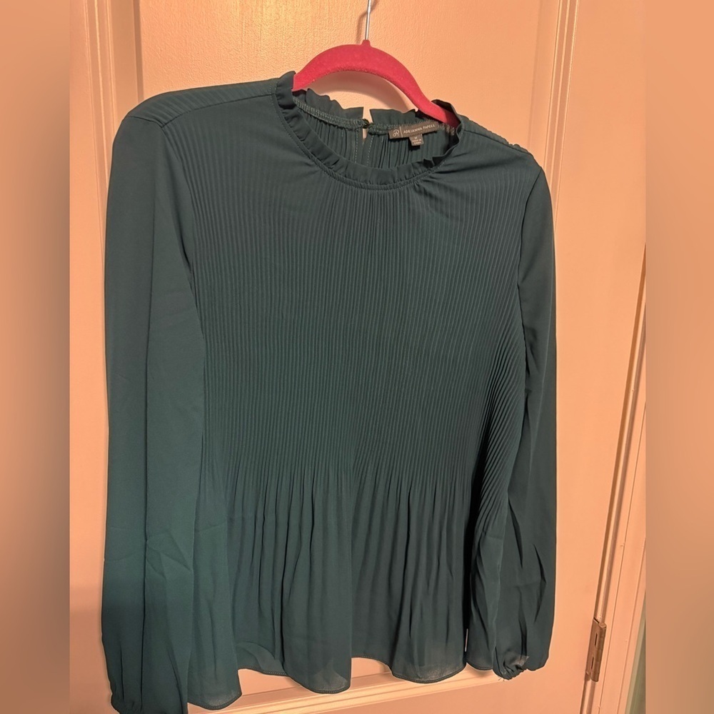 ADRIANNA PAPELL : long sleeve ruffle neck shirt size M